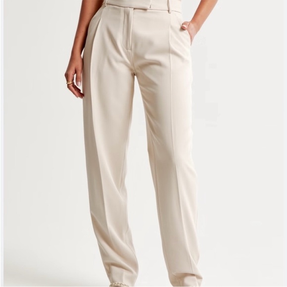 Abercrombie & Fitch Low Rise Taper Pant - Picture 2 of 5